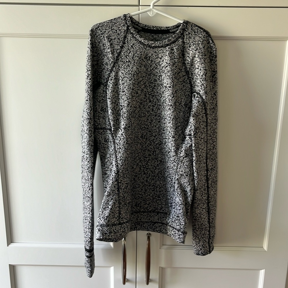 Lululemon Swiftly Tech Long-Sleeve Shirt. Size XS. Black/white.